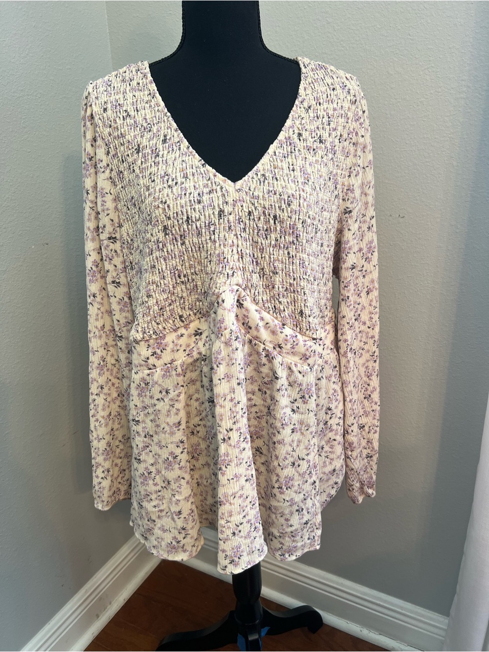 Torrid Cream Top with Lavender Floral Smocking Size 2 (18/20)